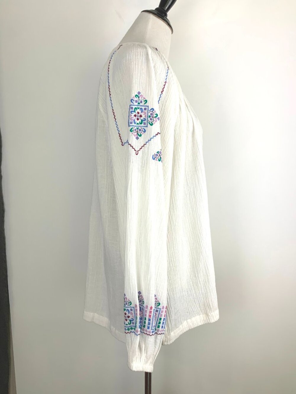J Peterman Embroidered Cotton Peasant Blouse White Boho Tassel Split Neck Sz L - Picture 14 of 16